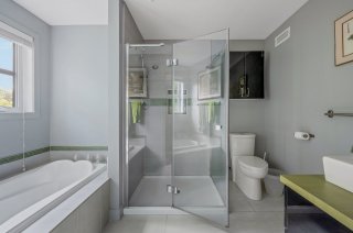 Salle de bains attenante à la CCP