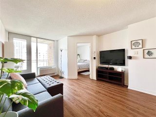 #1102 - 88 Rue Charlotte