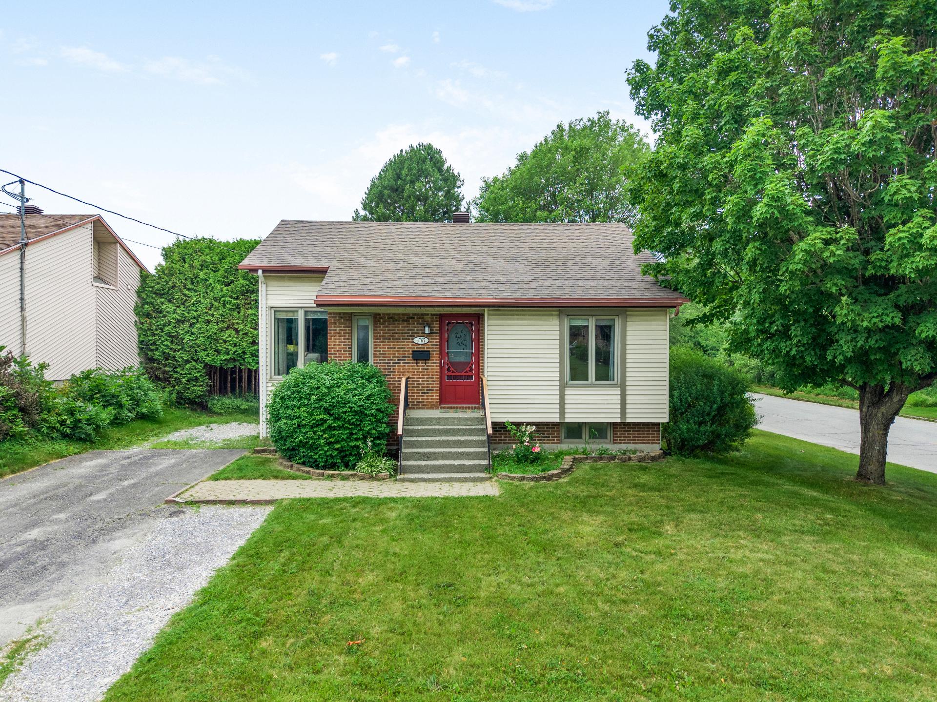 3767 Rue Charles-Hamel