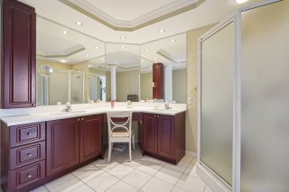 Ensuite bathroom