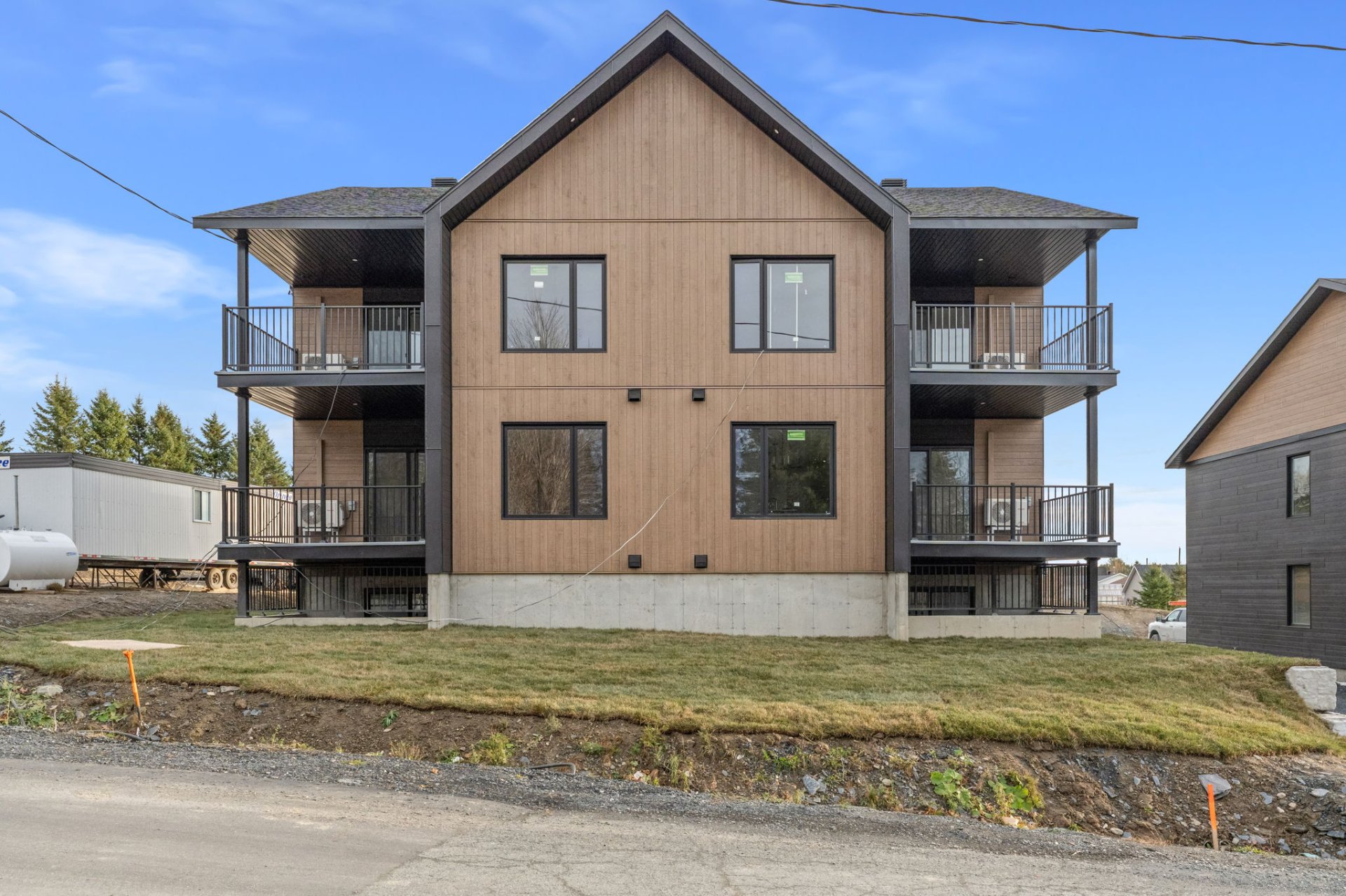 #1 - 110 14e Rue Sud