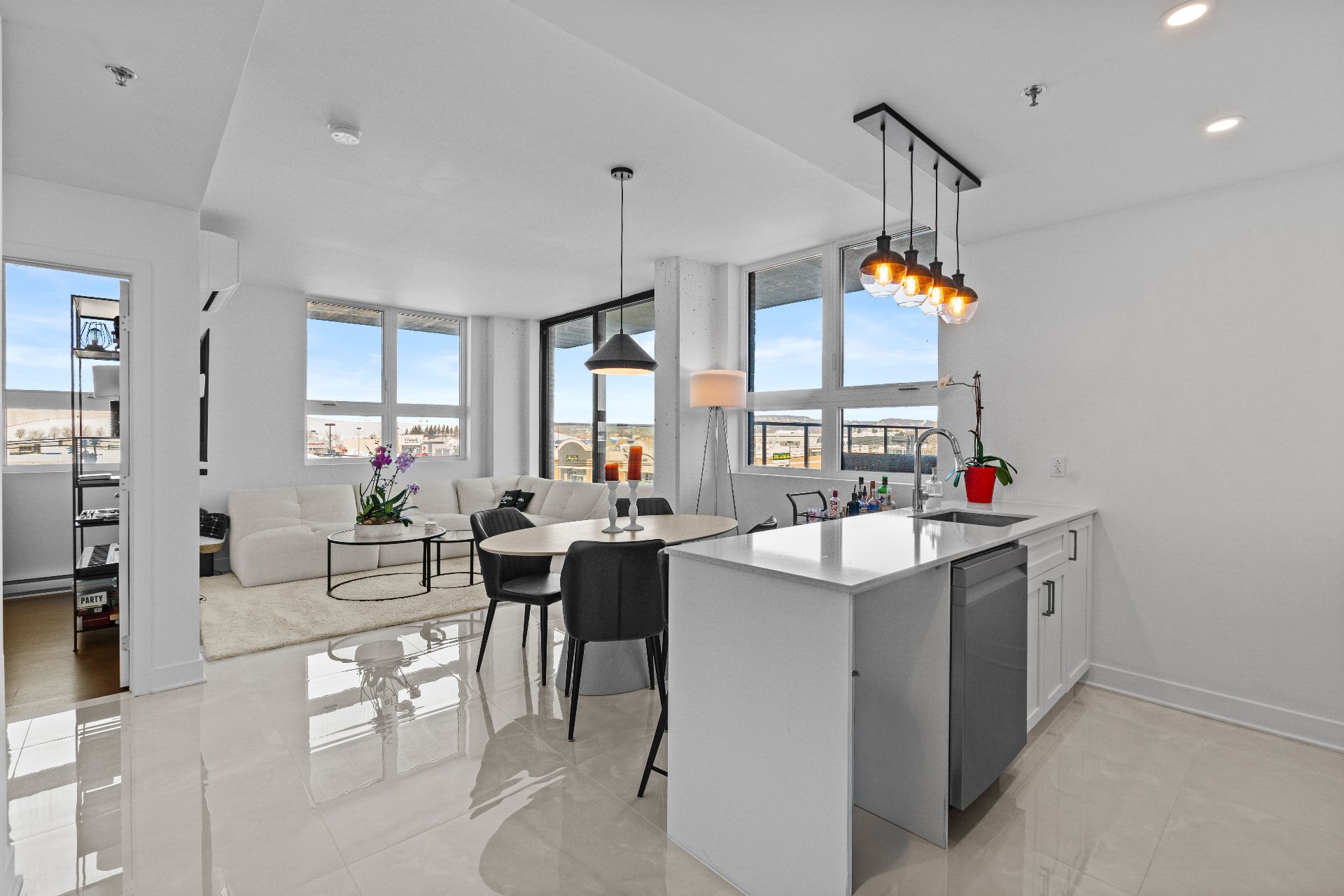 #411 - 7070 Boul. Newman