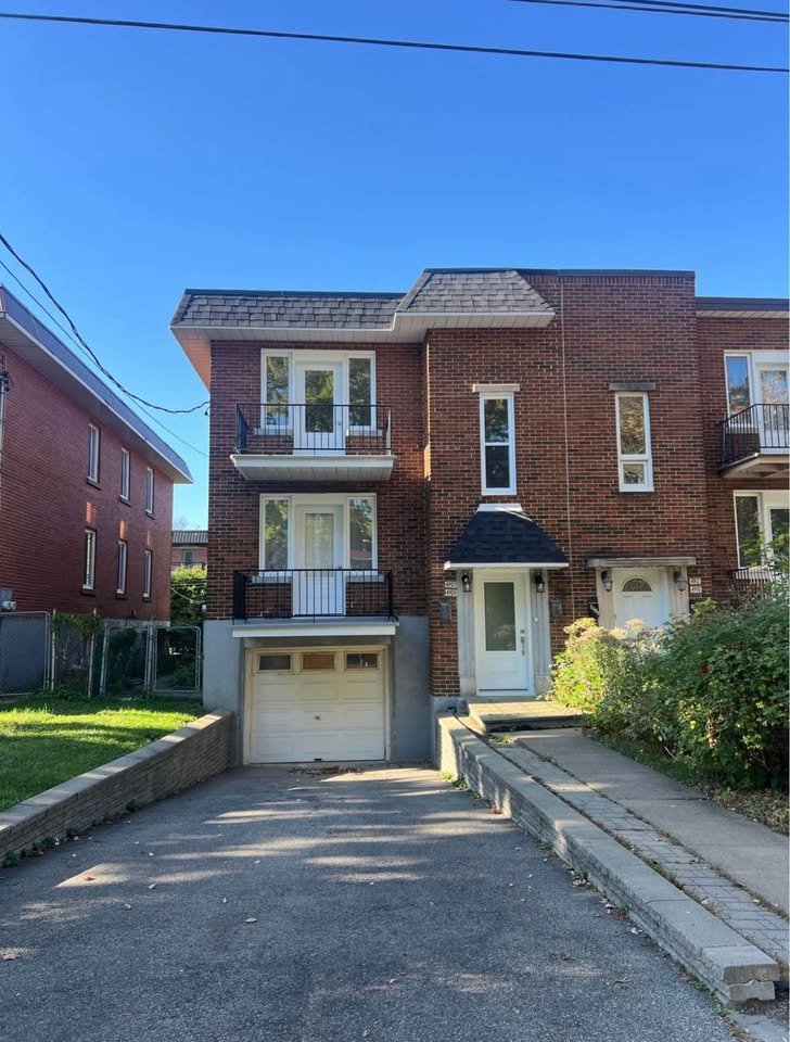 #B - 4900 Av. Randall