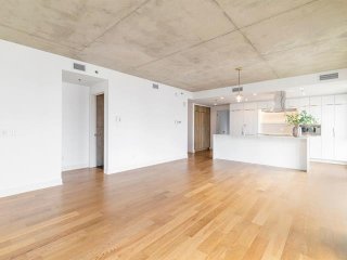 #1215 - 700 Rue St-Paul O.