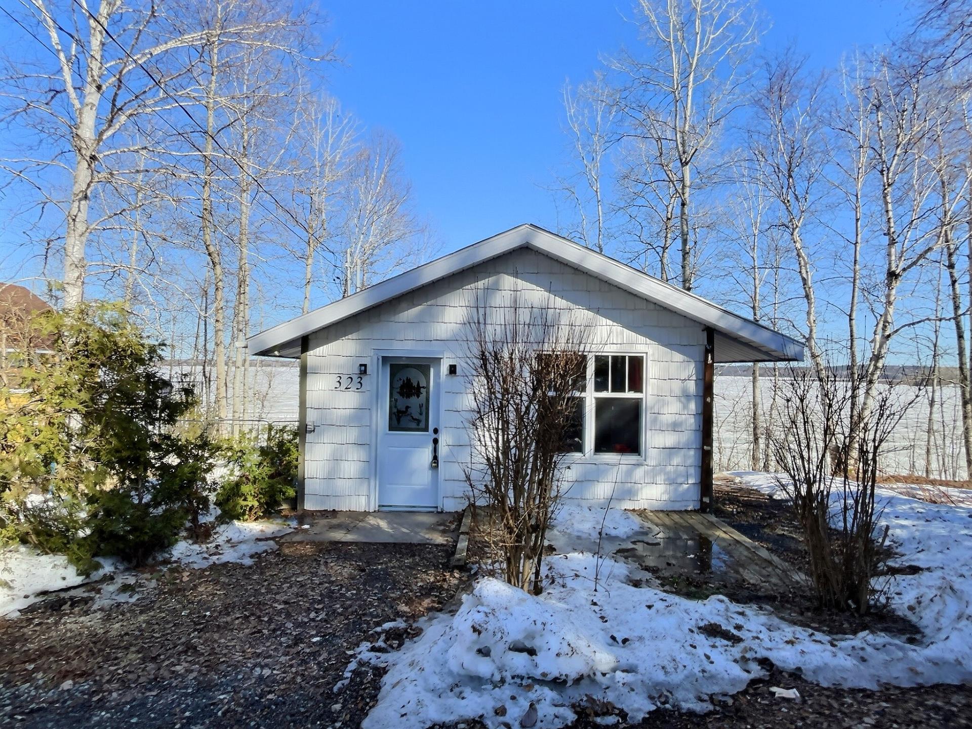 323 Ch. du Lac-Fiedmont