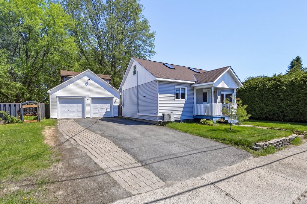 590 Rue Monseigneur-Brunet