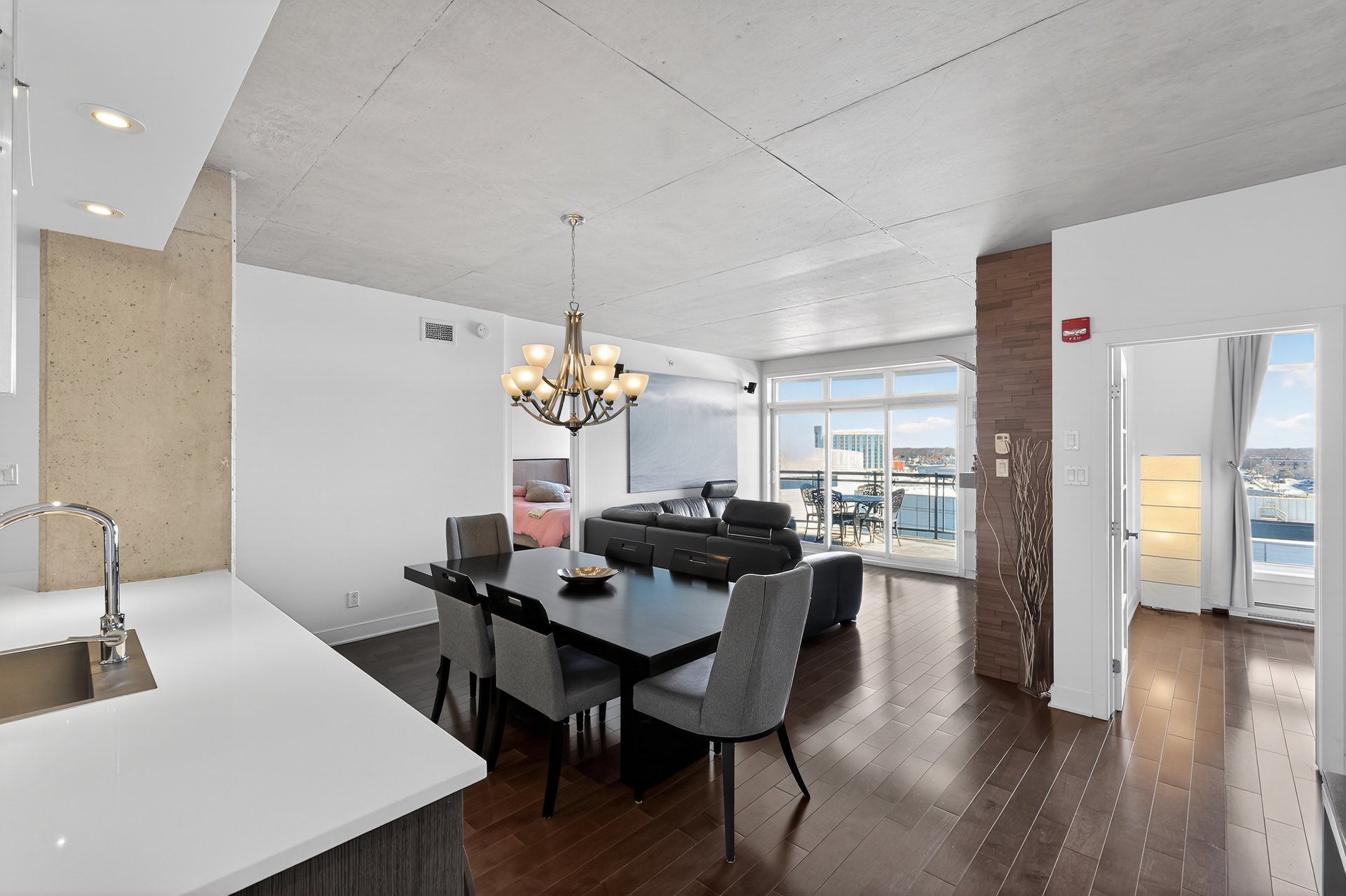 #717 - 2160 Av. Terry-Fox