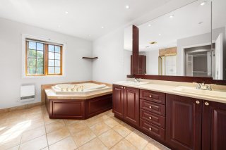 Ensuite bathroom
