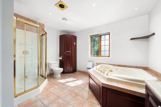 Ensuite bathroom
