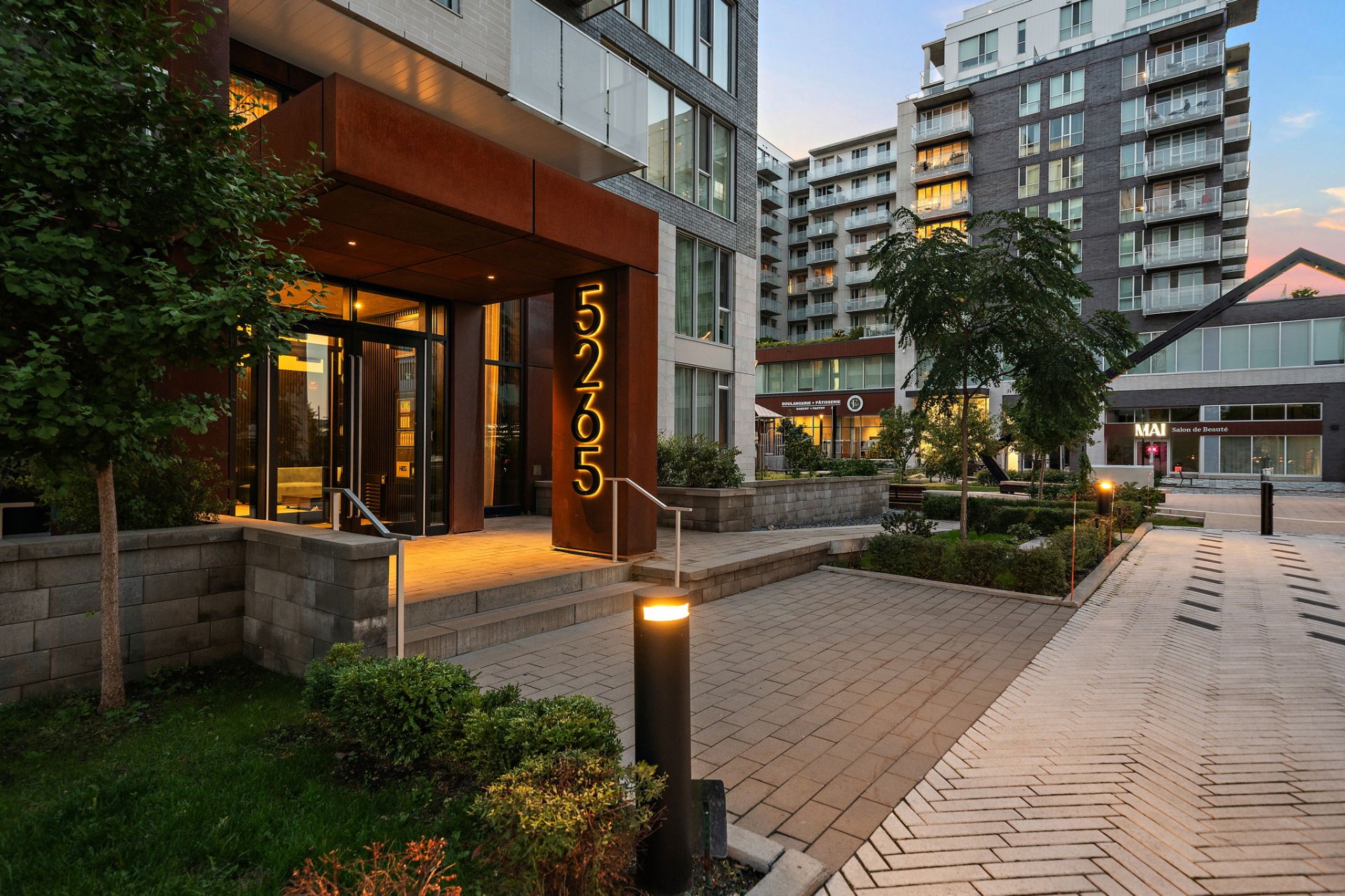#908 - 5265 Rue MacKenzie