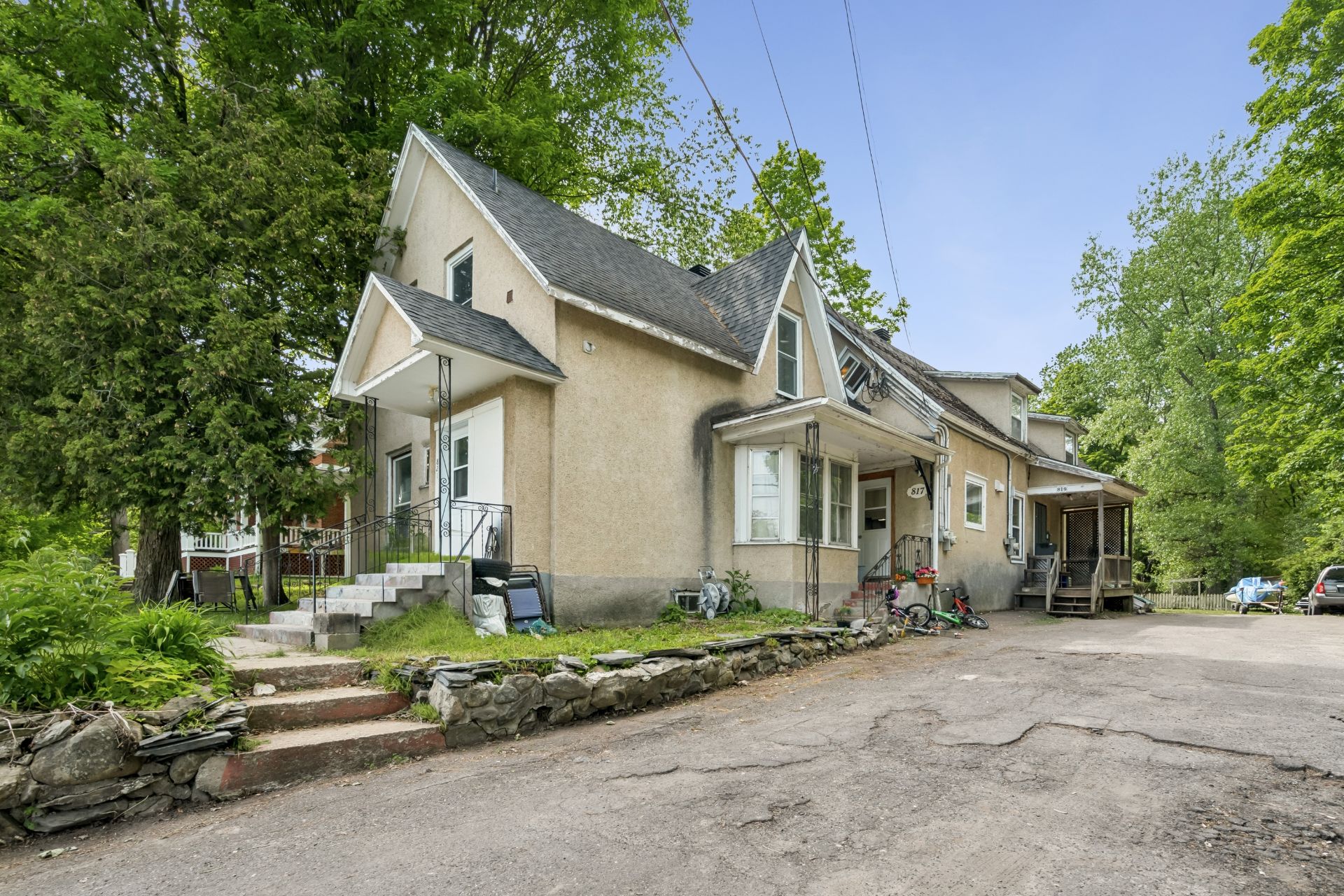 817 Rue Western