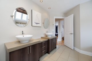 Ensuite bathroom