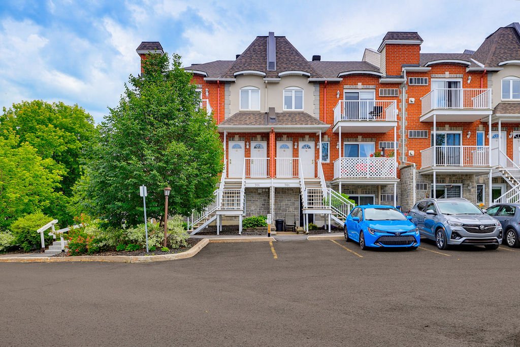 #16B - 701 Boul. St-Joseph