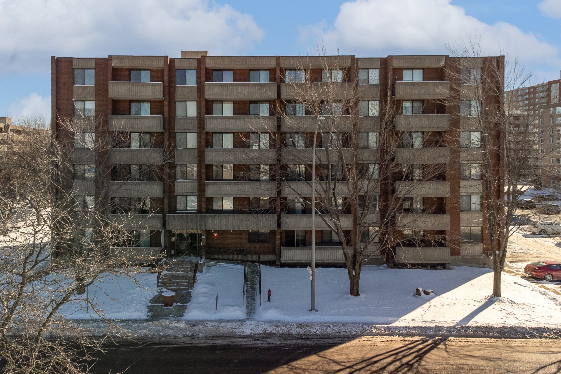 #408 - 7360 Rue St-Zotique E.