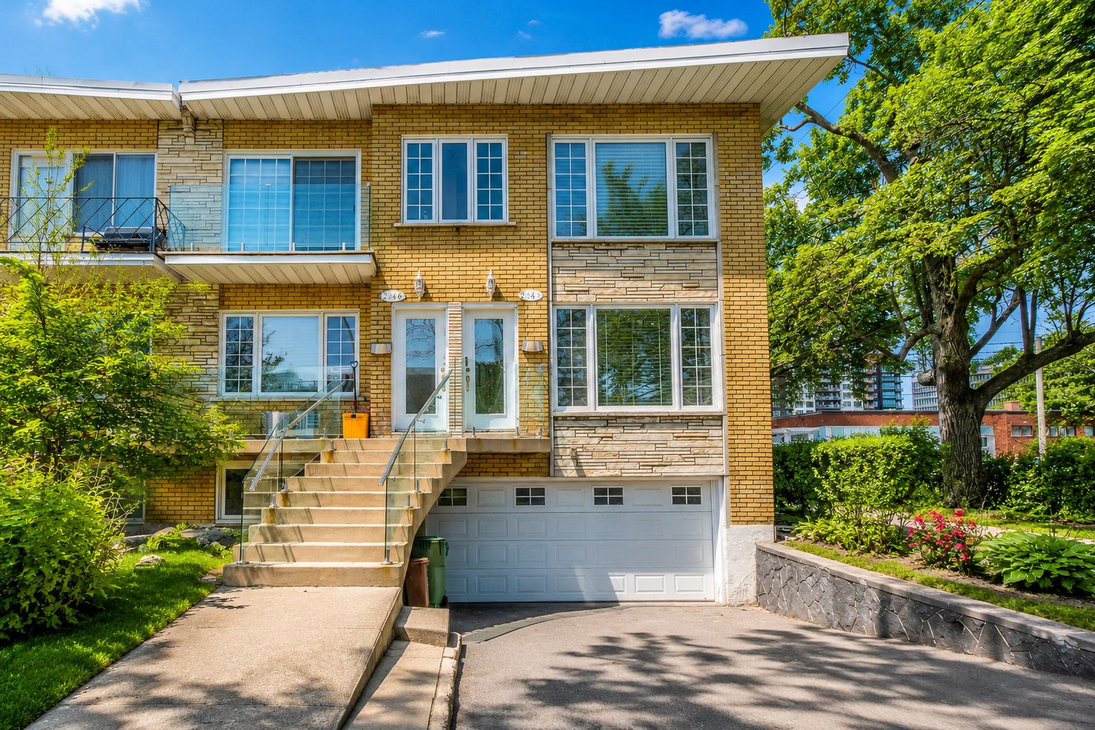 2048 Rue Ward