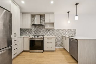 #23 - 4722 Rue Ste-Catherine E.
