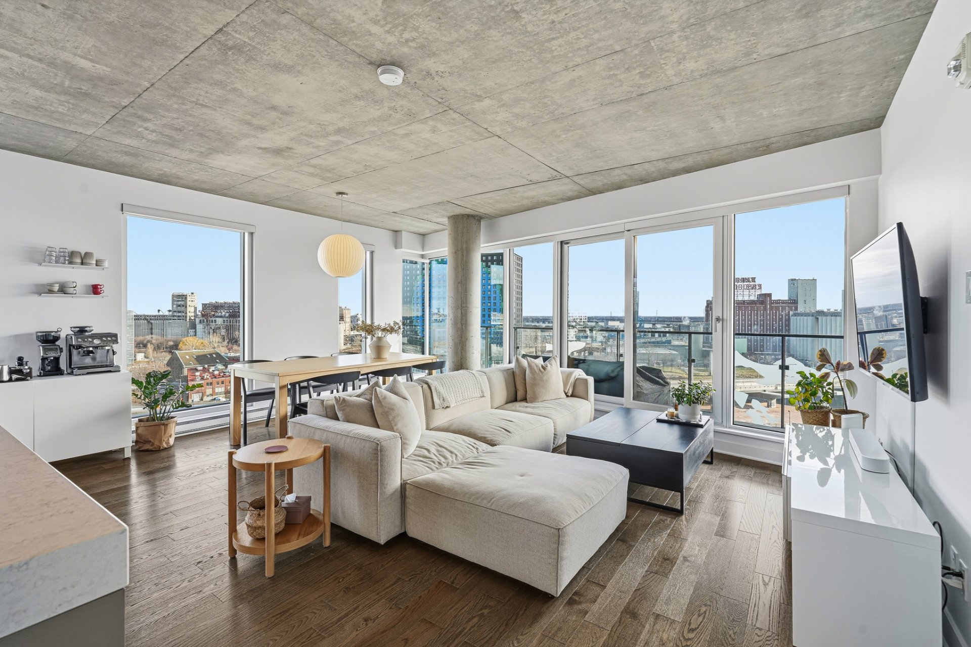 #1562 - 101 Rue Peel