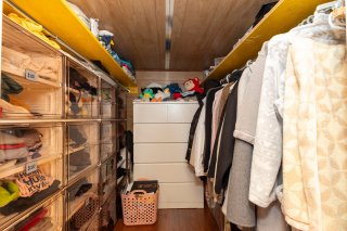Walk-in closet