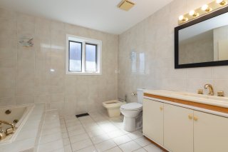 Ensuite bathroom