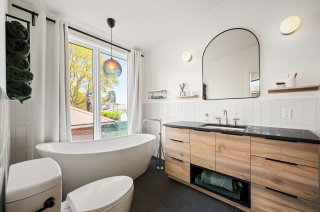 Ensuite bathroom