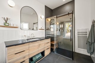 Ensuite bathroom