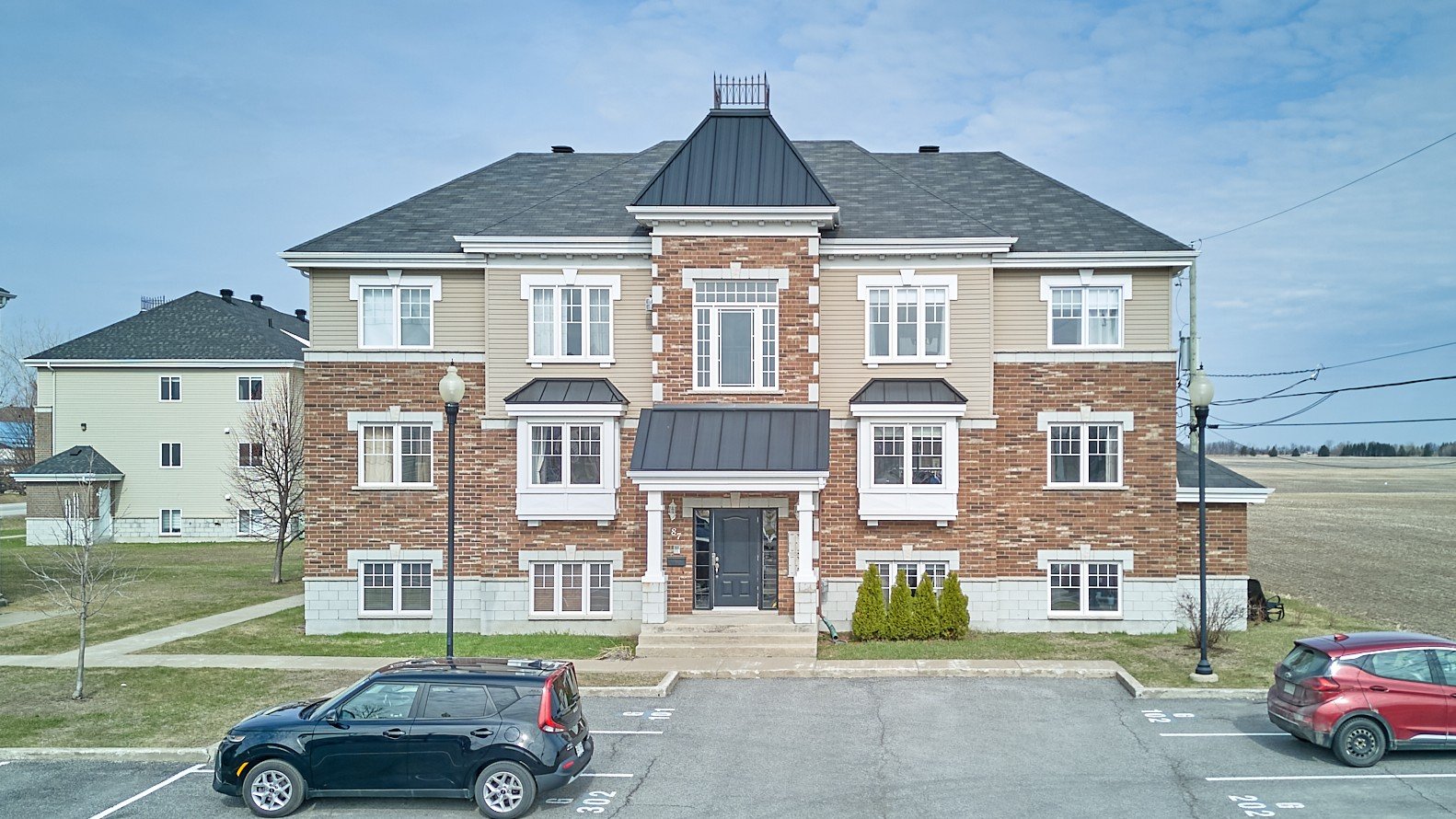 #201 - 87 Mtée de St-Sulpice