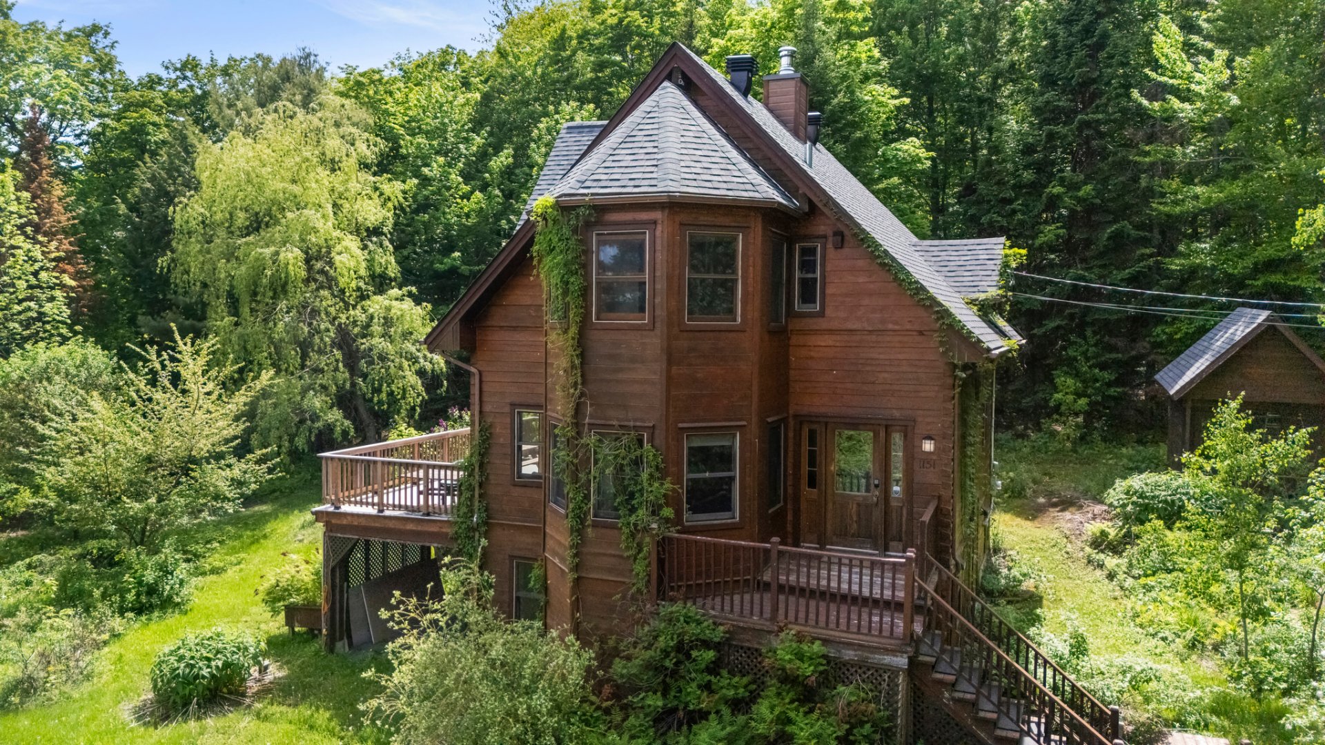 1151 Ch. de Ste-Anne-des-Lacs