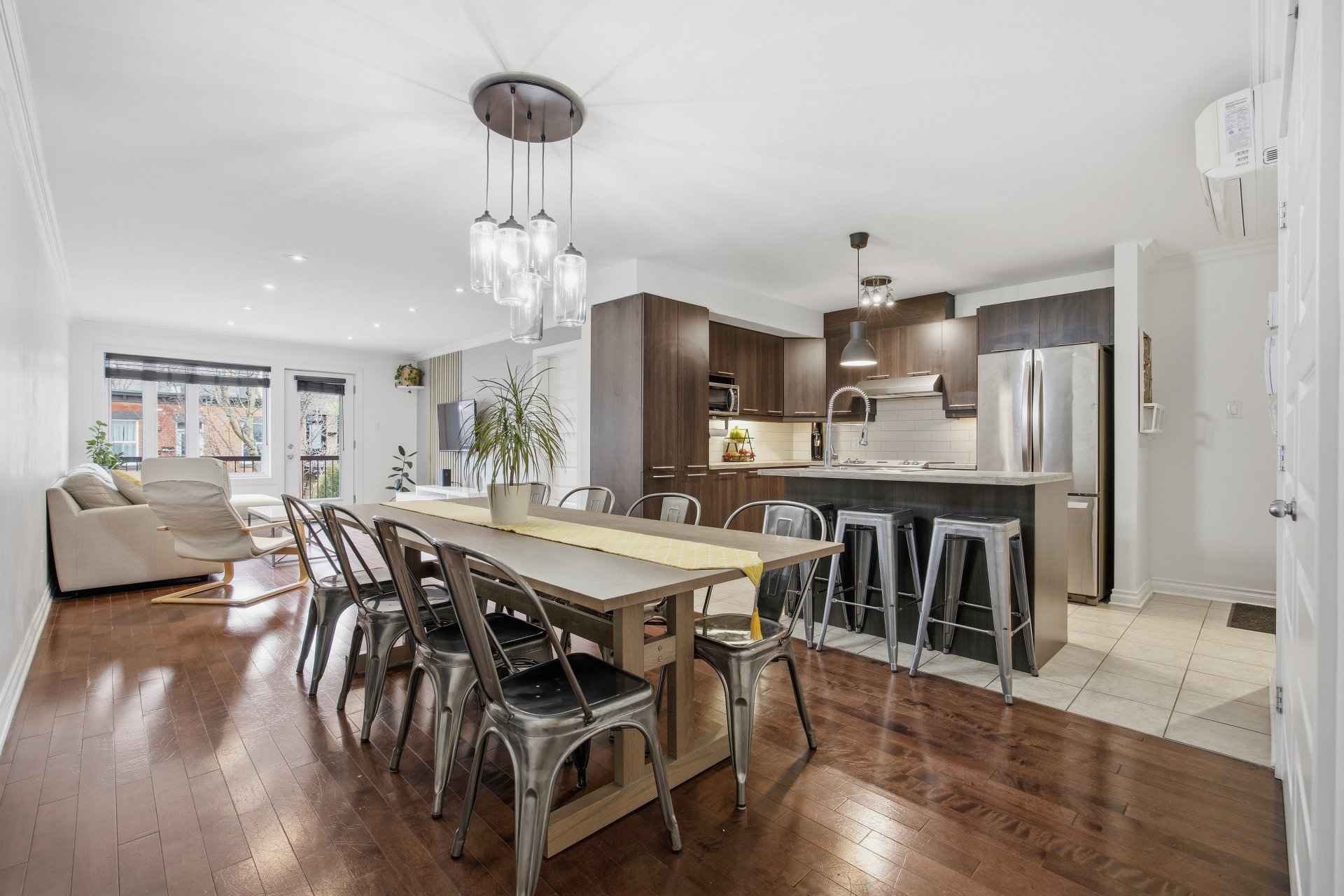 #201 - 1015 Rue de l'Église