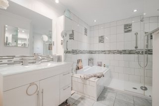 Salle de bains attenante à la CCP