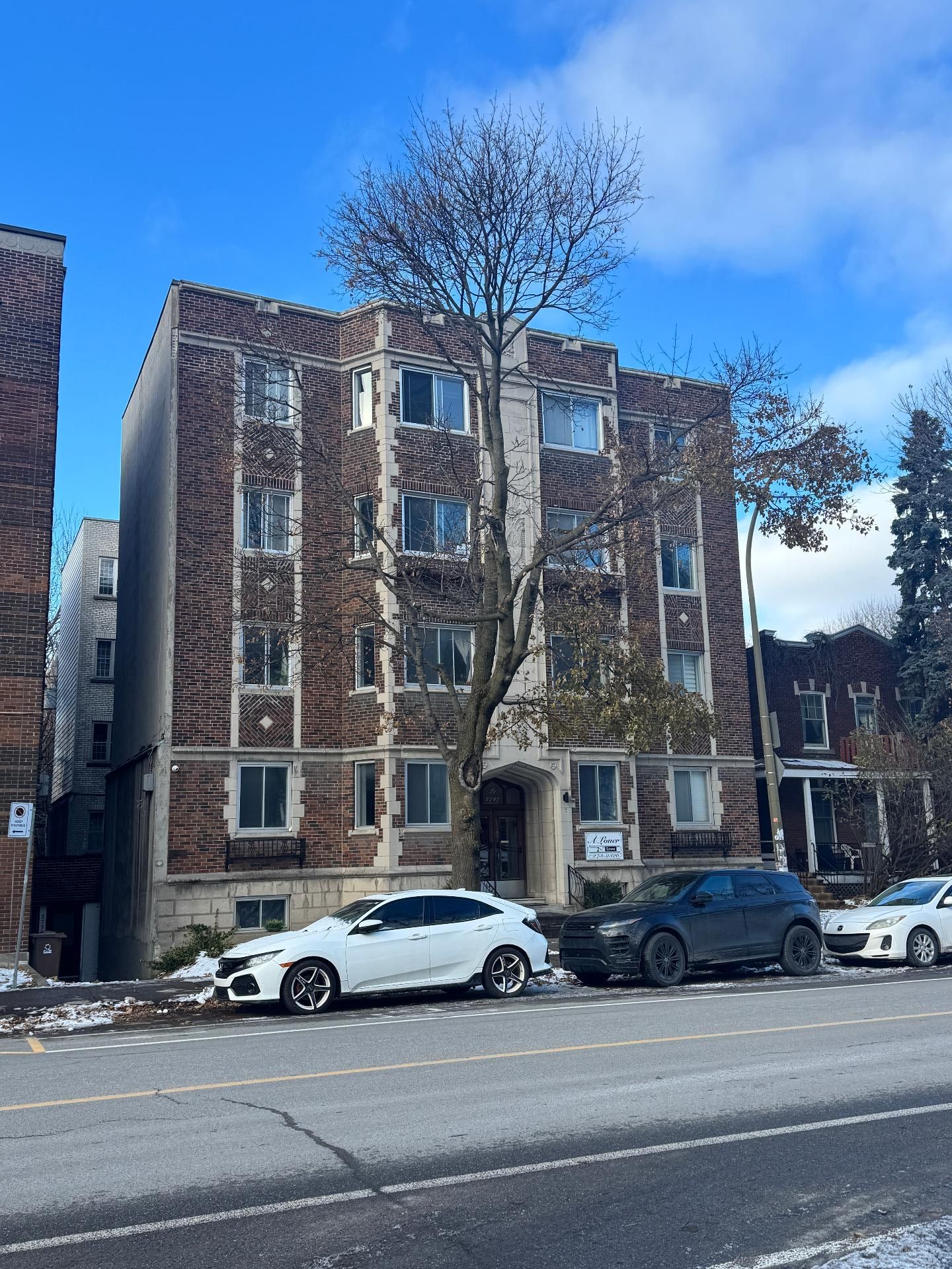 2747 Boul. Édouard-Montpetit