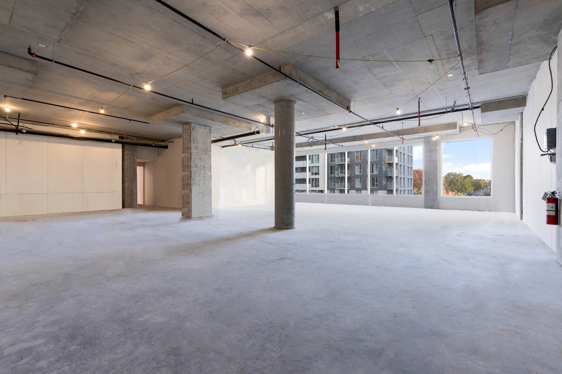 #301 - 5301 Av. de Courtrai