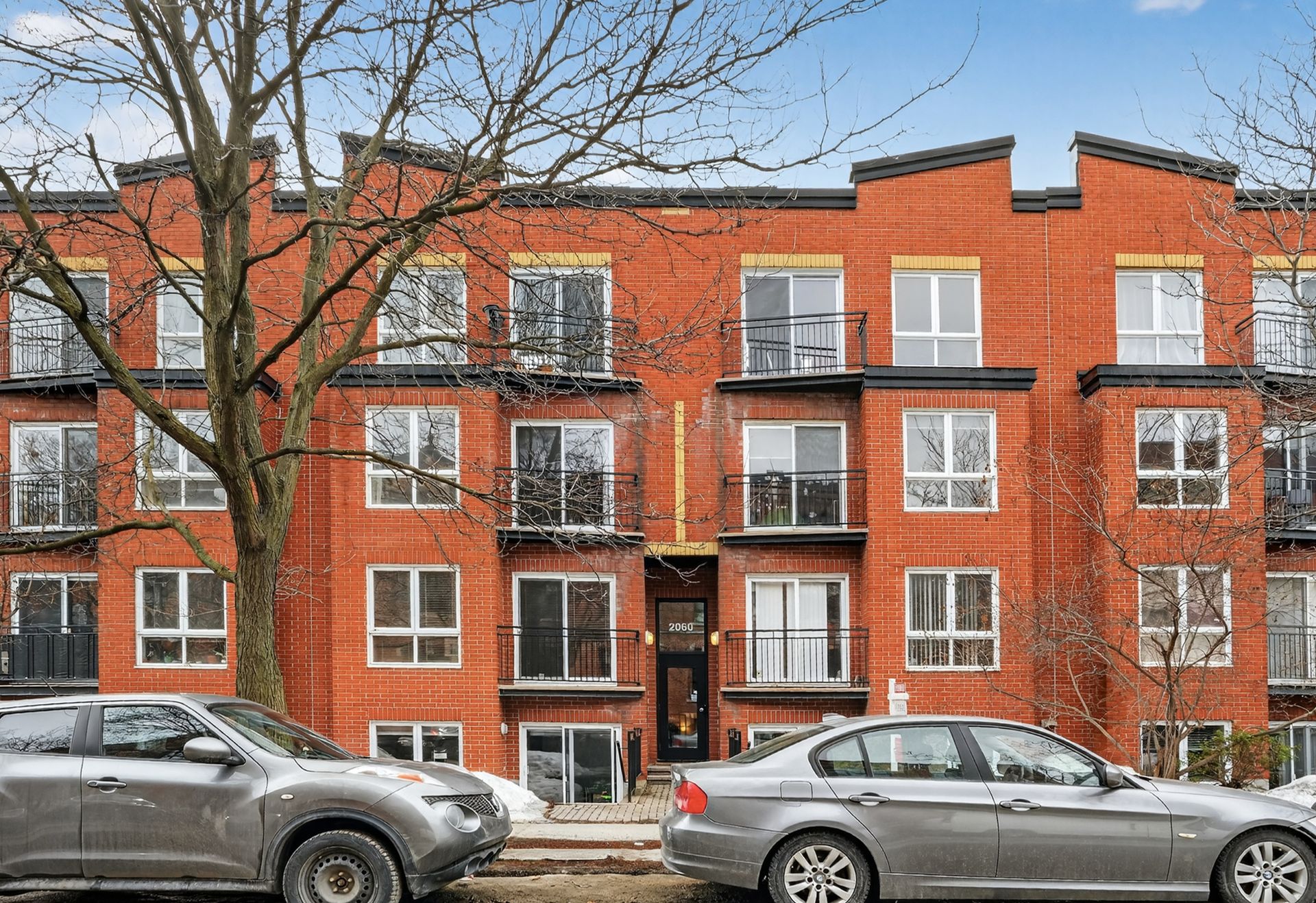 #402 - 2060 Av. Aird