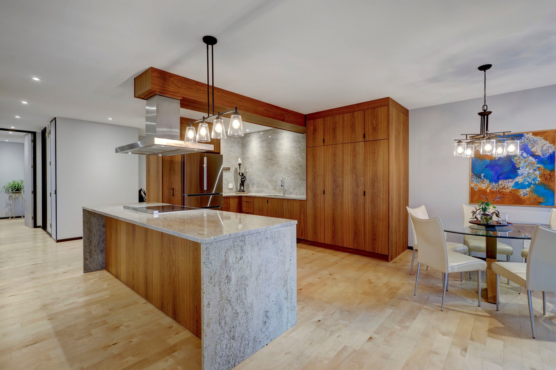 #513 - 3 Rue Westmount-Square