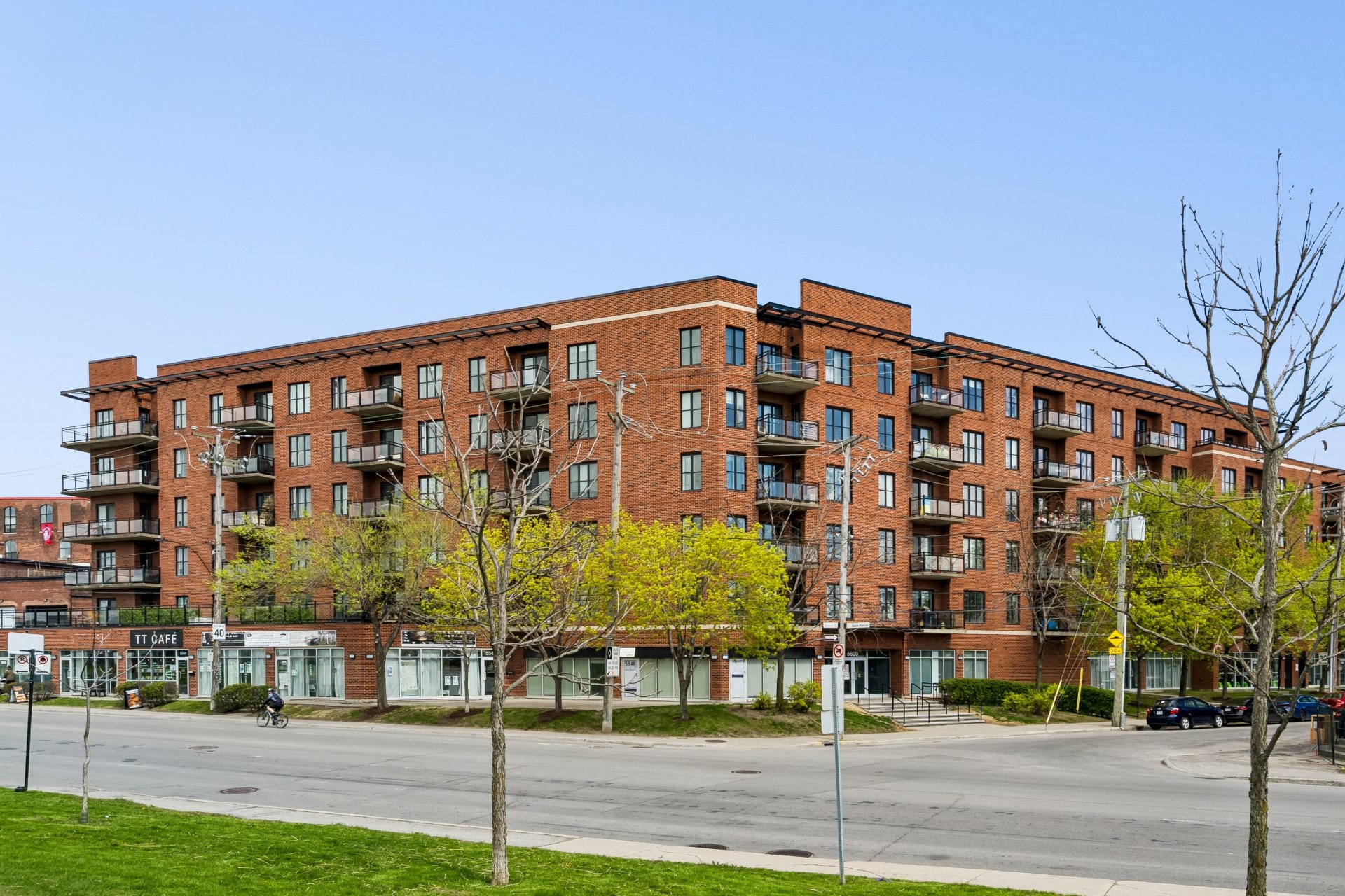 #247 - 5600 Rue Briand