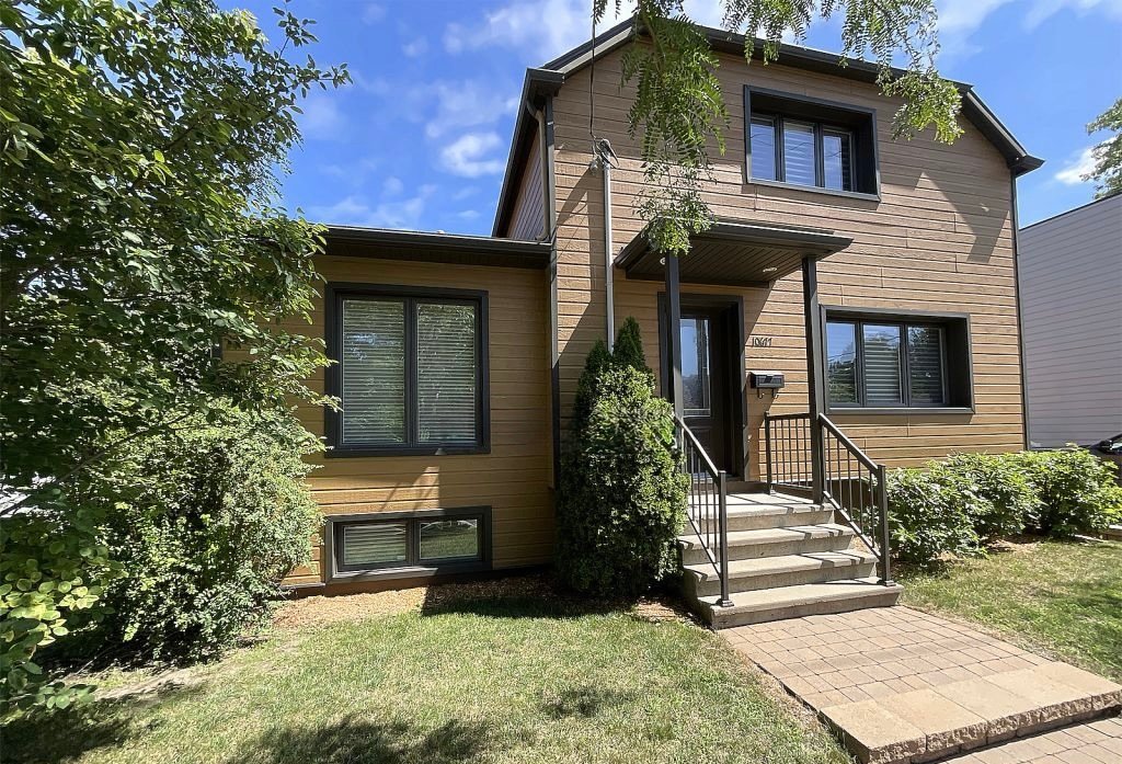 Joelle Bitar / #18700358