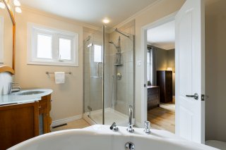 Salle de bains attenante à la CCP