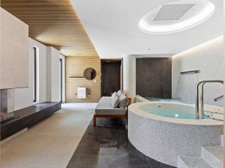 Hot tub