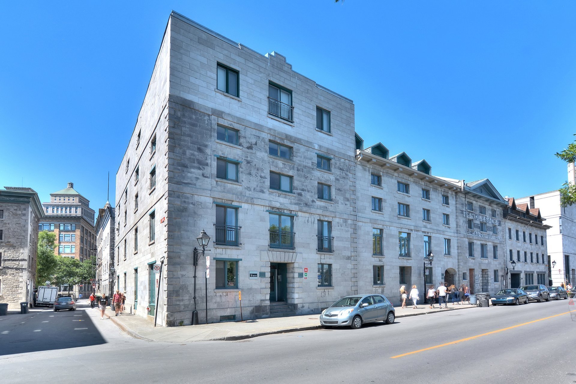 #101 - 221 Rue de la Commune O.