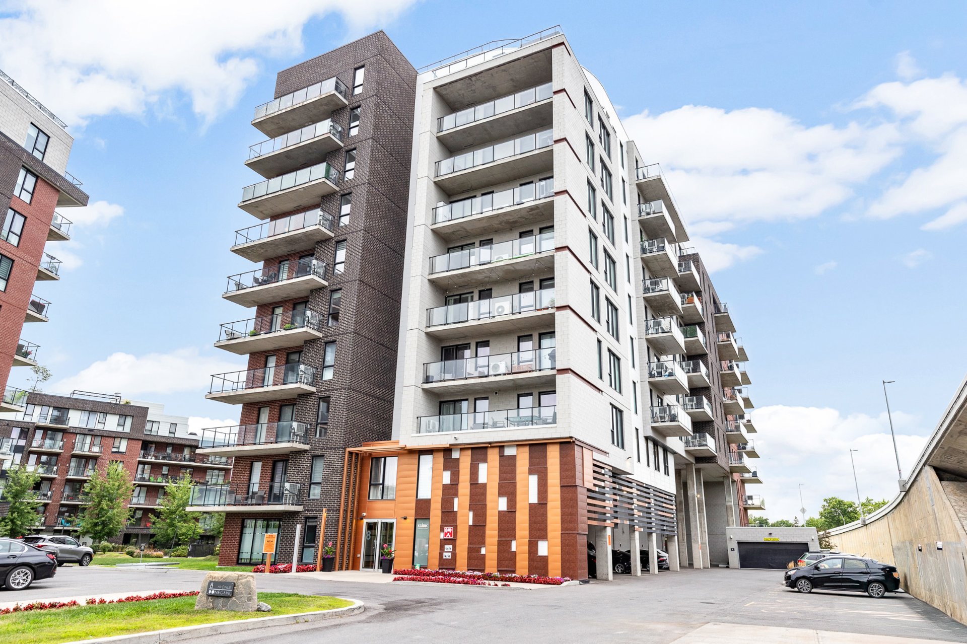 #902 - 8 Av. Donegani