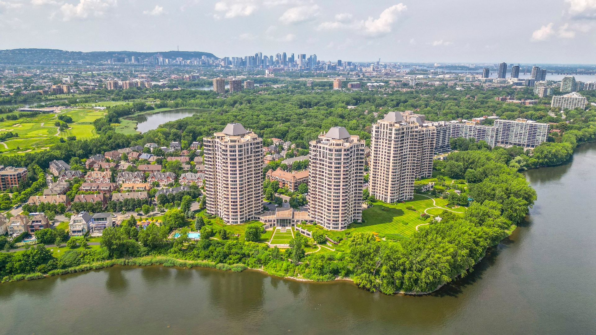 #814 300 Av. des Sommets