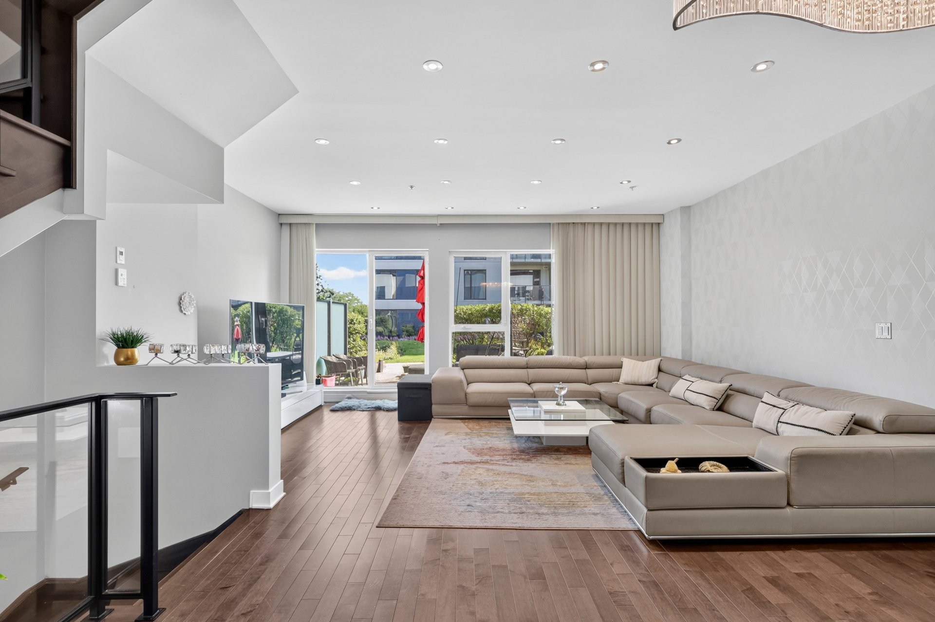 261 Rue de la Rotonde