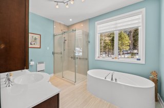 Ensuite bathroom