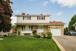 4399 Rue Champagne