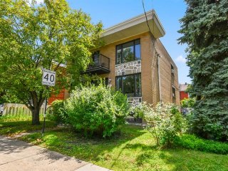 2350 Rue de Dover