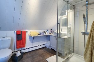 Ensuite bathroom