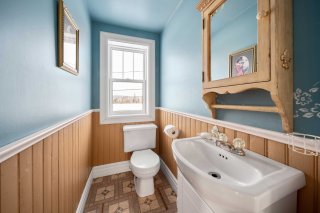 Ensuite bathroom