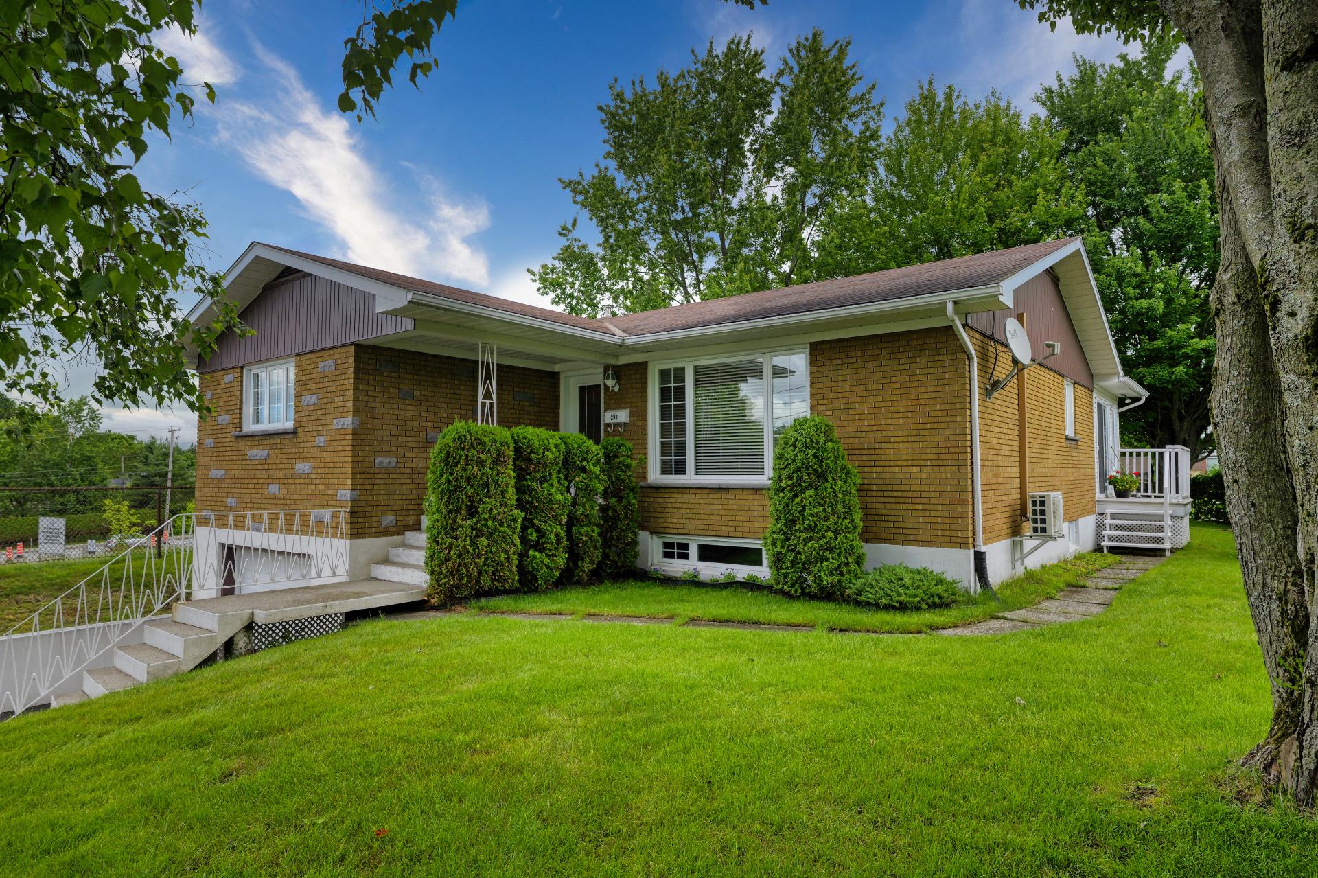 290 Rue Farwell