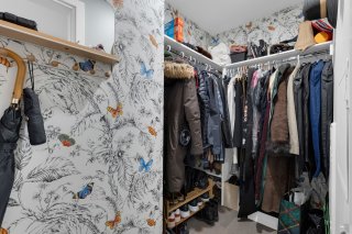Walk-in closet