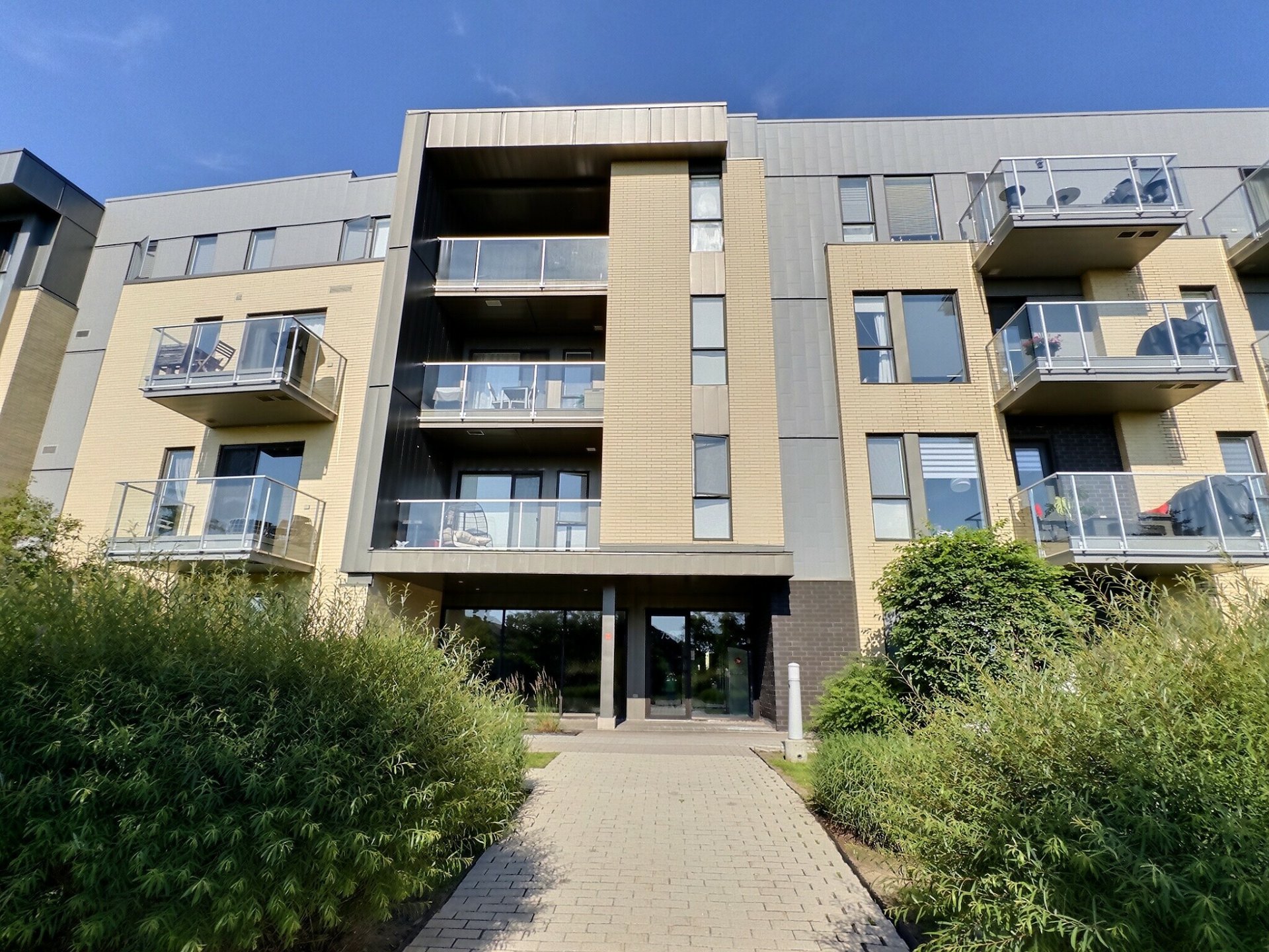 #414 - 750 32e Avenue