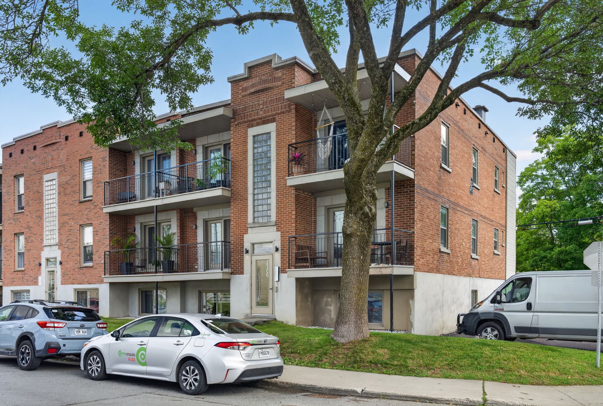 #1 - 2300 Av. De Vitré